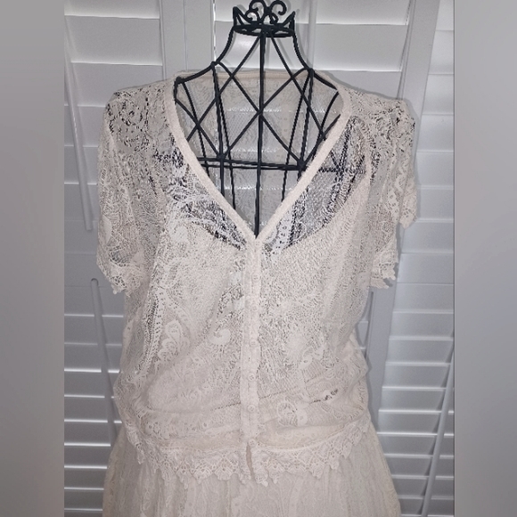 Lace Top and skirt - Picture 3 of 5